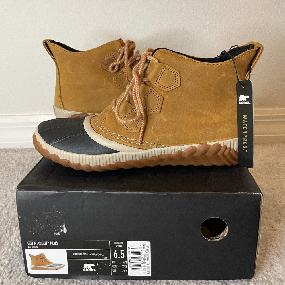 NWT Sorel Out N About Plus Waterproof Duck Boots Size 6.5